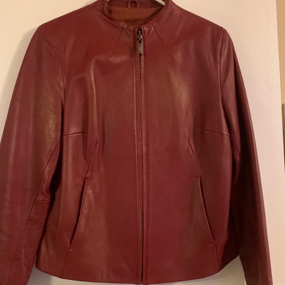 Leather jacket suitable for all occasions. Great for the holidays. - Picture 1 of 4